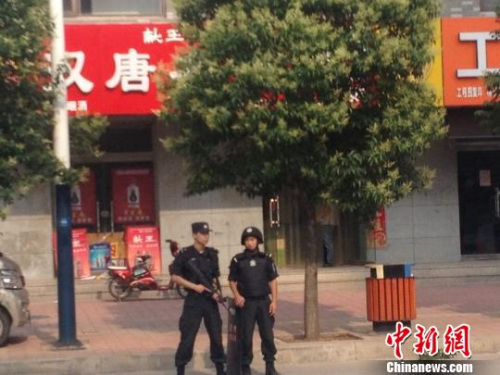 Police cordon off the area near a shooting in Cangzhou city, Hebei province on Saturday. (Photo/Chinanews.com)
