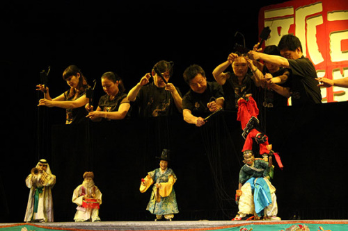 Members of the Quanzhou Marionette Troupe give a performance. The city of Quanzhou in Fujian province is home to traditional Chinese marionette. (Photo by Wang Kaihao/China Daily)