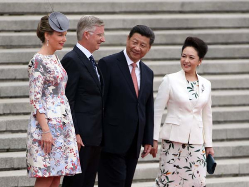 President Xi Jinping and his wife, Peng Liyuan, welcome Belgium's King Philippe and Queen Mathilde during an official ceremony in Beijing on Tuesday. [Photo: Wu Zhiyi/China Daily)