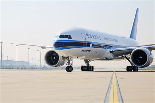 A China Southern 777F touches down in Stansted Airport.(Photo provided to China Daily)