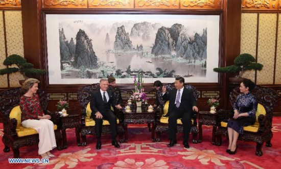 Chinese President Xi Jinping (2nd R) meets with King Philippe of Belgium (2nd L) in Beijing, China, June 24, 2015. This was the second meeting between Xi and Philippe during the latter's state visit to China. On Tuesday, Xi held talks with the king at the Great Hall of the People. (Xinhua/Pang Xinglei)