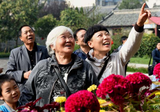 A survey conducted by the company showed that 93 percent of those middle-aged and elderly consumers polled planned to travel this year. (Photo/China Daily)