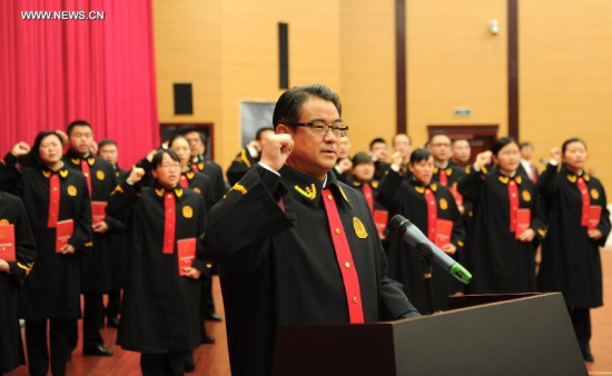 New judges of Guizhou Provincial Higher People's Court take oath in Guiyang, capital of southwest China's Guizhou province, Dec 4, 2014, on the occasion of China's first national Constitution Day. (Xinhua/Tao Liang)