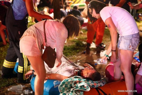 People injured in a fire are attended at a park in New Taipei, southeast China's Taiwan, June 27, 2015. (Photo: Xinhua)