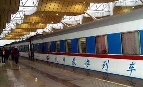 File photo shows a special summer holiday train at a railway station. (Photo/jnnews.tv)