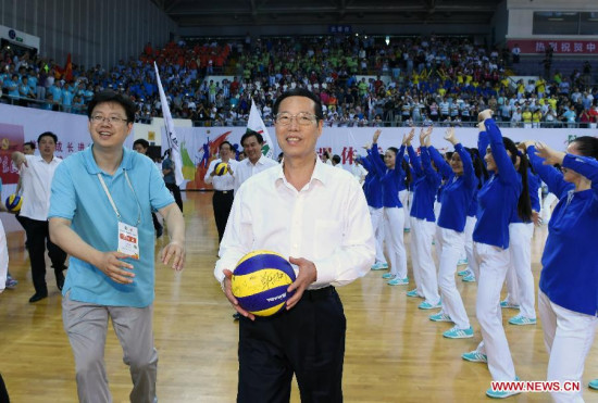 Chinese Vice Premier Zhang Gaoli (C, front) takes part in a walking activity after the opening ceremony of the fourth national sports event for the employees of central government departments in Beijing, capital of China, June 29, 2015. The event kicked off in the National Olympic Sports Center in Beijing Monday. (Photo: Xinhua/Xie Huanchi)