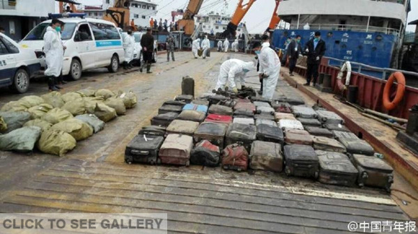 Personal items belonging to passengers of the capsized cruise ship Eastern Star are salvaged in Jianlin, Hubei province, June 7, 2015. The death toll has climbed to 431 as of 11 a.m. Sunday. (Photo: Weibo of China Youth Daily)