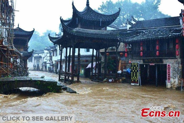 Floods ravage a street after a rainstorm in Wuyuan county, East China's Jiangxi province, June 8, 2015. A number of scenic areas in the county were closed after heavy rain and flooding destroyed more than 5800 mu (387 hectares) of paddy fields and caused landslides. (Photo/CFP)