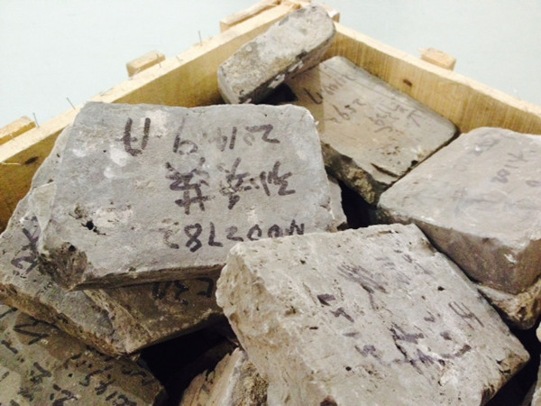 The old bricks with collectors' names. (Photo: ECNS/Qian Ruisha)
