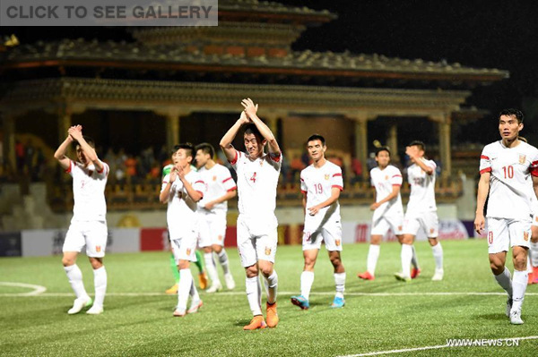 Players of China acknowledge the crowd after winning the 2018 FIFA World Cup football qualifying match against Bhutan in Thinphu, capital city of Bhutan, on June 16, 2015. China won 6-0. (Photo: Xinhua/Guo Yong)