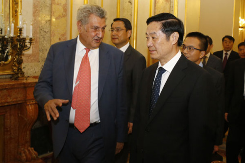 Liu Qibao (front right), head of publicity for the CPC Central Committee, meets with Spain's parliamentary speaker Jesus Posada (front left).(Photo/Xinhua)