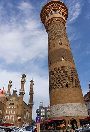 The Xinjiang International Grand Bazaar is one of the most prominent landmarks in Urumqi and one of the largest bazaars in the world. (Zhu Xingxin/China Daily)