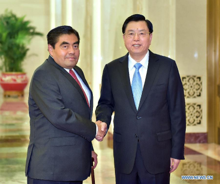 Zhang Dejiang (R), chairman of the Standing Committee of China's National People's Congress, holds talks with Mexican President of Senate Miguel Barbosa Huerta, in Beijing, capital of China, July 6, 2015. (Xinhua/Li Tao)