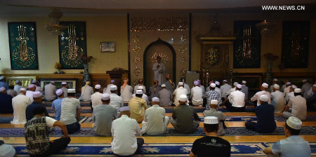 Muslims pray in Xihuan Mosque during the Muslim fasting month of Ramadan in Yinchuan City, capital of northwest China's Ningxia Hui Autonomous Region, July 3, 2015. (Photo: Xinhua/Wang Peng)
