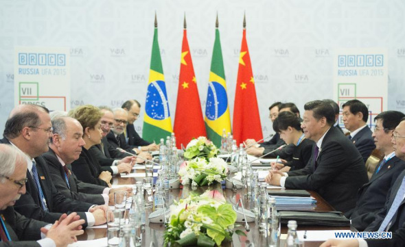 Chinese President Xi Jinping meets with Brazilian President Dilma Rousseff in Ufa, Russia, July 9, 2015. (Phtoo: Xinhua/Xie Huanchi) 