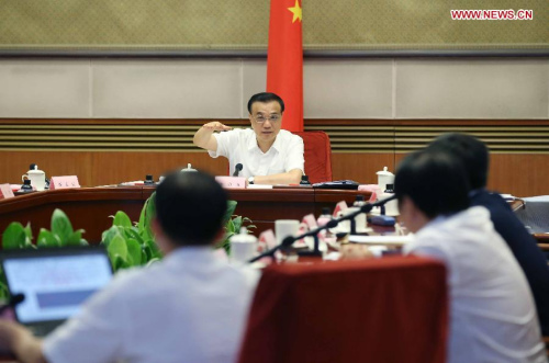 Chinese Premier Li Keqiang (C) speaks during a meeting with economists and entrepreneurs in Beijing, capital of China, July 10, 2015. Chinese Vice Premier Zhang Gaoli also attended the conference. (Photo: Xinhua/Yao Dawei)