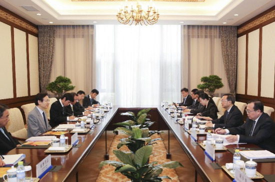 Chinese State Councilor Yang Jiechi talks with Japan's National Security Advisor Shotaro Yachi at a high-level political dialogue in Beijing, China, July 16, 2015. (Photo: Xinhua/Ding Lin)