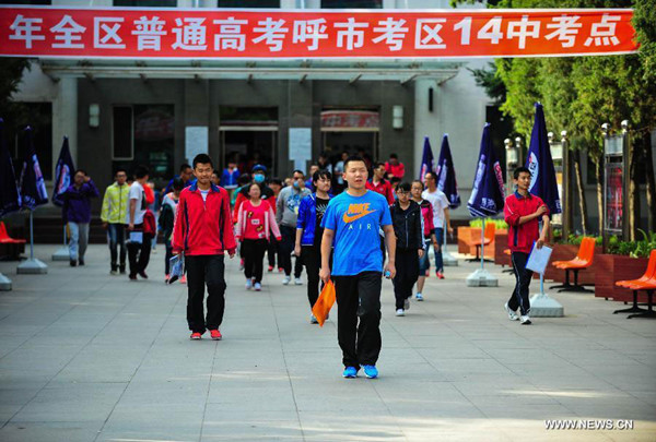 Candidates walk out of an exam site at No. 14 High School in Hohhot, capital of north China's Inner Mongolia Autonomous Region, June 7, 2015. (Photo/Xinhua)