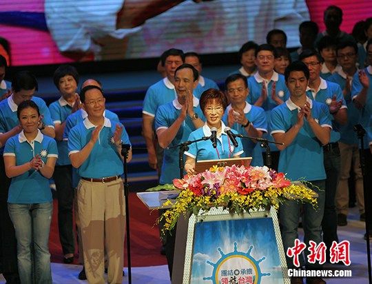 Hung Hsiu-chu, the Kuomintang (KMT) presidential candidate, gestures during the KMT's party congress in Taipei on Sunday. Taiwan's ruling KMT party officially endorsed Hung Hsiu-chu to run for president next year, as the deeply divided party faces a battle to regain public support. (Photo/China News Service)