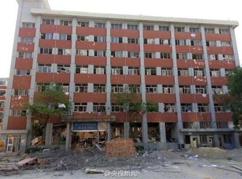 A blast hits a dorm building of Lanzhou University early this morning, causing 14 slightly injured.