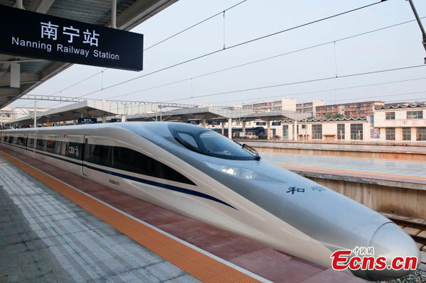 High-speed train G422, which travels to Beijing, is set to leave Nanning, South China's Guangxi Zhuang autonomous region, Sept 25, 2014. Starting operation on Sept 25, the train will cut the travel time between the two cities to 13 hours and 30 minutes. (Photo/China News Service)