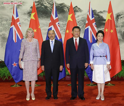 Chinese PresidentXi Jinping(2nd R) and his wife Peng Liyuan (1st R) pose for a group photo with New Zealand Governor-General Jerry Mateparae (2nd L) and his wife at the Great Hall of the People in Beijing, capital of China, July 21, 2015. (Photo: Xinhua/Lan Hongguang)