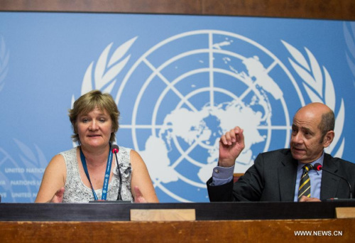 Clare Nullis (L), spokeswomen of World Meteorological Organization (WMO), attends a press conference in Geneva, Switzerland, July 21, 2015. (Photo: Xinhua/Xu Jinquan)