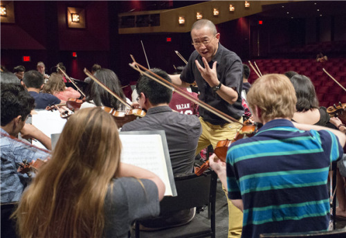 Tan Dun conducts the National Youth Orchestra of the United States during a rehearsal in New York this month. (Photo by Jennifer Taylor/For China Daily)