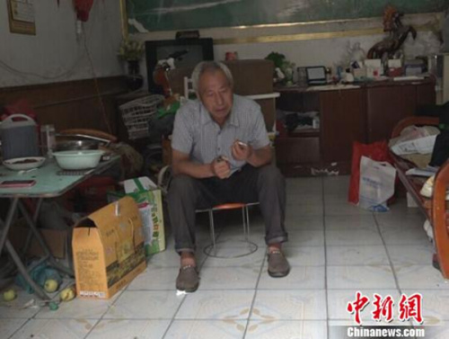 Zhao Zuohai at his rented house in Shangqiu, Central China's Henan province, July 21, 2015. (Photo/chinanews.com)