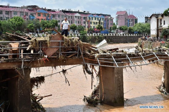 Photo taken on July 23, 2015 shows a footbridge full of garbage after flood in Liancheng County, southeast China's Fujian Province. A heavy rain hit Liancheng County on Wednesday early morning. Up to 9 p.m. Wednesday, four people were killed and five people went missing. (Photo: Xinhua/Jiang Kehong)