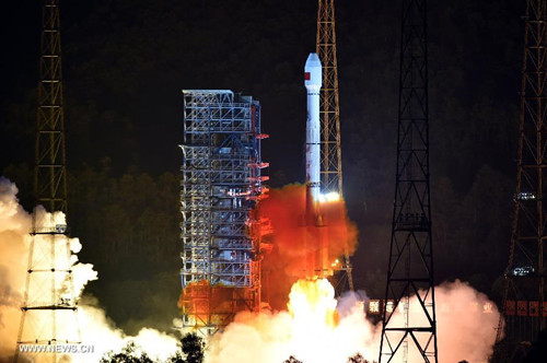 A Long March-3B/Yuanzheng-1 rocket carrying two new-generation satellites for the BeiDou Navigation Satellite System (BDS) blasts off from the Xichang Satellite Launch Center in the southwest China's Sichuan Province, July 25, 2015. China successfully launched two satellites for its indigenous global navigation and positioning network at 8:29 p.m. Beijing Time Saturday, the launch center said. (Xinhua/Zhu Zheng)