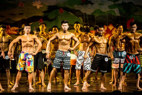 Contestants take part in a bodybuilding contest in Hangzhou, Zhejiang province. (Photo/China Daily)