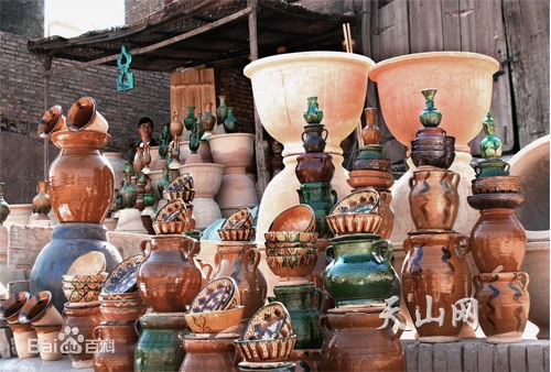 File photo of Kashgar pottery.