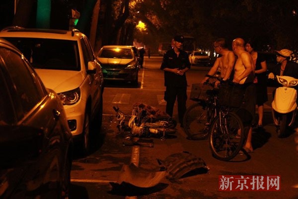 The picture shows the scene of the accident, where an Audi car hit several people in Beijing on July 29, 2015. (Photo: The Beijing News/Luqianguo)