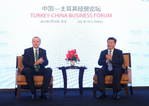 Chinese President Xi Jinping (R) and his Turkish counterpart Recep Tayyip Erdogan attend the China-Turkey Business Forum in Beijing, capital of China, July 30, 2015. (Xinhua/Pang Xinglei)
