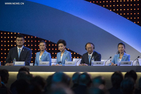 Members of the Beijing's 2022 Olympic Winter Games bid presentation delegation attend the 128th IOC session in Kuala Lumpur, Malaysia, July 31, 2015. The session will decide the host cities of the 2022 Olympic Winter Games and the 2020 Youth Olympic Winter Games. (Xinhua/Lui Siu Wai)