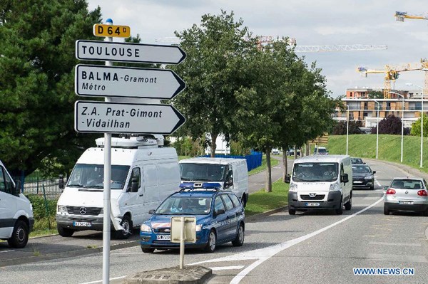 A white van transporting probable MH370 debris found at La Reunion arrives at General Directorate of Armaments(DGA) for analysis in Blagnac, near Toulouse, France, on Aug. 1, 2015. (Xinhua/Fred Lancelot)