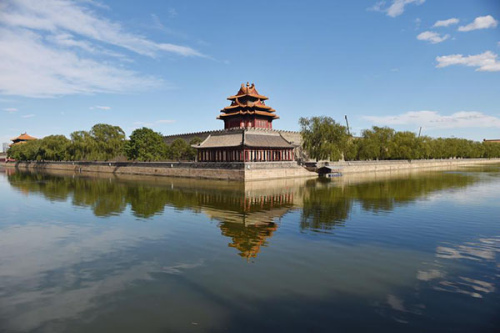 A turret of the Forbidden City under blue sky in Beijing in this photo taken on July 12, 2015. (Photo/Xinhua)