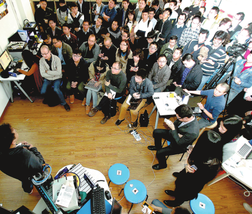 A lecture hosted at the Chaihuo Makerspace in the Huaqiaocheng area in Shenzhen, Guangdong province, in January, attracted a big crowd. These events included group talks and mini-seminars, and take place regularly in various makerspaces in the city, famed for creativity and ideas. Photo/Xinhua