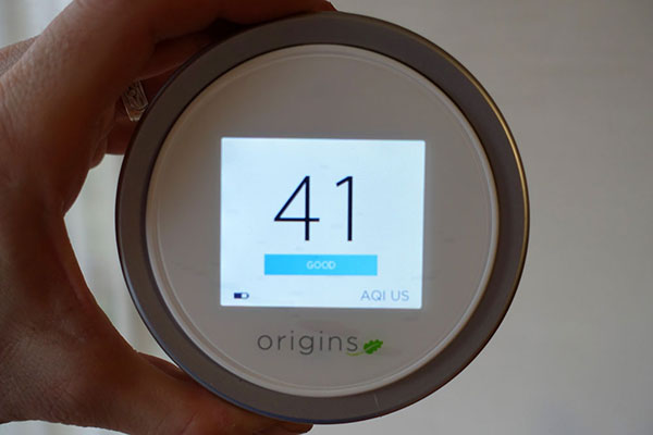 Laser egg showing air pollution levels using the US air quality index. (Photo provided to chinadaily.com.cn)