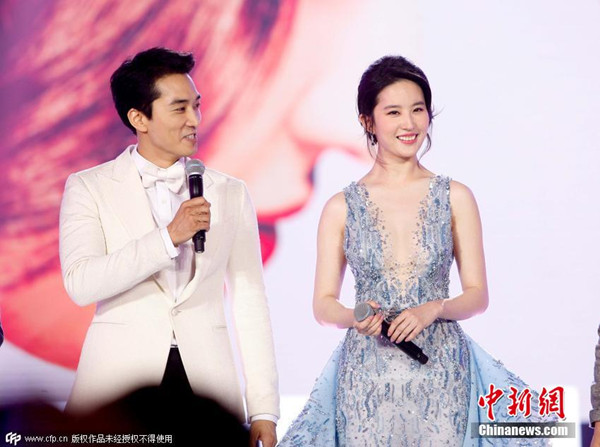 South Korean actor Song Seung Heon (L) and Chinese actress Liu Yifei answer questions at a Shanghai International Film Festival event on June 17, 2015. (Photo/CFP)