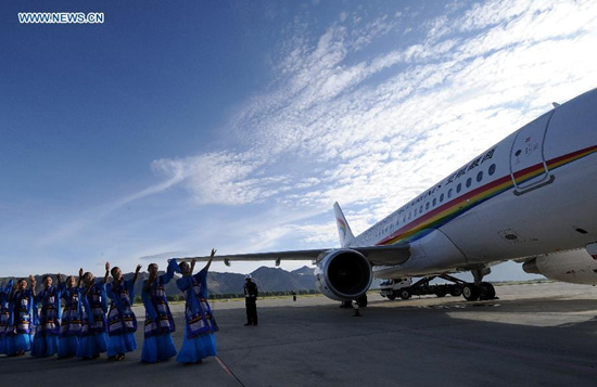 Photo taken on July 26, 2011 shows the inaugural flight ceremony of Tibet Airlines, the first airline company based in Tibet, at Lhasa Gonggar Airport, southwest China's Tibet Autonomous Region. (Photo: Xinhua/Chogo)