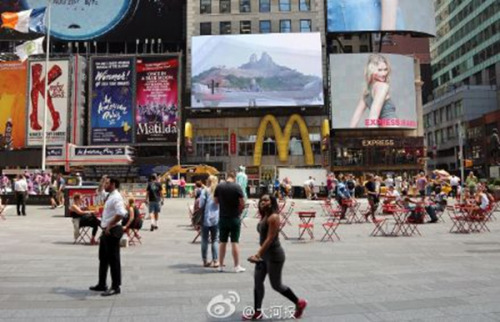 A video promoting Henan province is shown in Times Square, New York. (Photo/Sina Weibo)