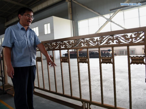 Photo taken on Aug. 12, 2015 shows a new guardrail at a factory in Dachang county, north China's Hebei Province. Beijing will replace guardrails on major downtown streets as it prepares for a military parade and celebrations for the 70th anniversary of the war against Japanese aggression. (Photo: Xinhua/Wei Mengjia) 