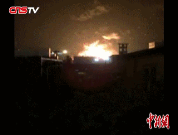A video clip shows the scene of the explosion in Tianjin. (Source: Chinanews.com)