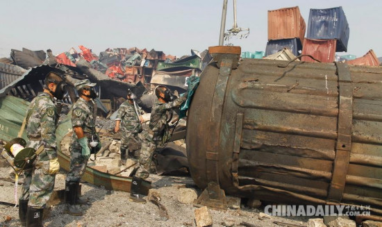 Chemical defense soldiers monitor elements on a metal container in the core area of the blast site in New Binhai Area, Tianjin, on Sunday. (Photo: chinadaily.com.cn/Zhu Xingxin)