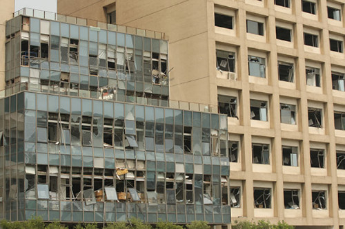 The windows of buildings 2 kilometers from the Tianjin blast site were severely damaged, raising questions about the use of safety glass. (Photo by Wang Zhuangfei/China Daily)