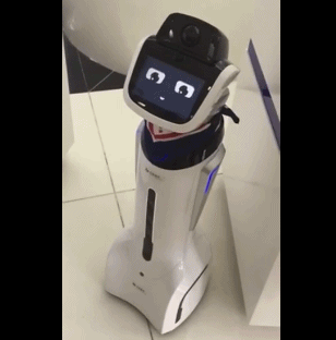 Robot Jiaojiao talks with people at a Bank of Communications. (From Weibo)