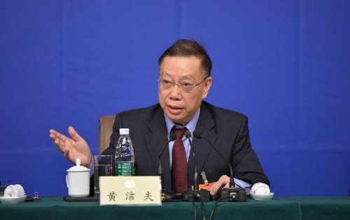 Huang Jiefu, head of the country's human organ donation and transplant committee, speaks at a press conference on the sidelines of the annual session of the National Committee of the Chinese People's Political Consultative Conference (CPPCC) in Beijing, March 11, 2015. (Photo/Xinhua)
