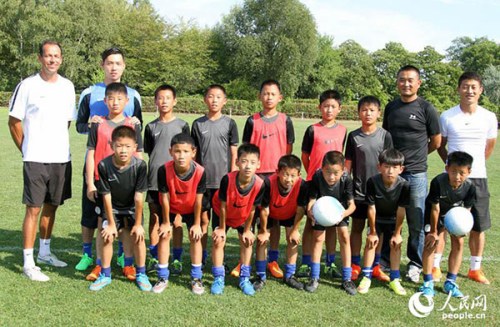 A football team aging between 9 and 13 from Jiangsu Province's Zhangjiagang city in eastern China have a short-term training program at Berlin Football Talent Training Center (Fussball Talentschmiede Berlin) in Germany in August 2015. (Photo/people.cn)